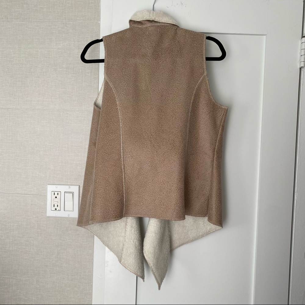 Tobi faux shearling vest - Picture 3 of 4